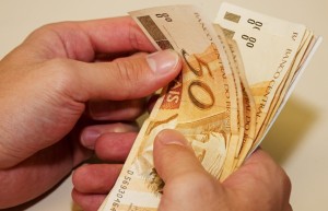 Salario mínimo aumenta para 724,00 em Janeiro de 2014